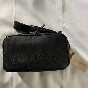 NWT! Universal Thread Black Travel Unisex Shoulder / Hand Bag!